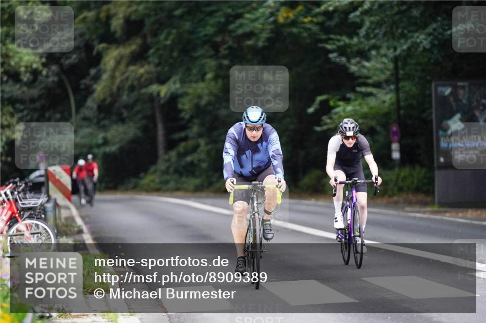 14.09.2025 - Stadtparktriathlon Michael Burmester http://msf.ph/oto/8909389 14.09.2025 10:05:42 Radfahren 610, 617 meine-sportfotos.de