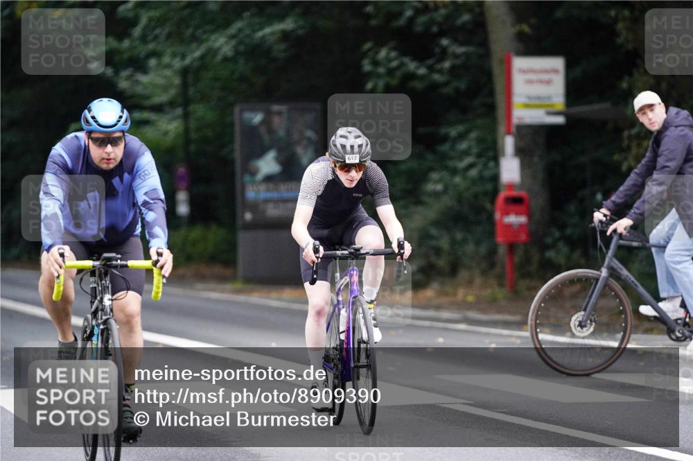 14.09.2025 - Stadtparktriathlon Michael Burmester http://msf.ph/oto/8909390 14.09.2025 10:05:43 Radfahren 610, 617 meine-sportfotos.de