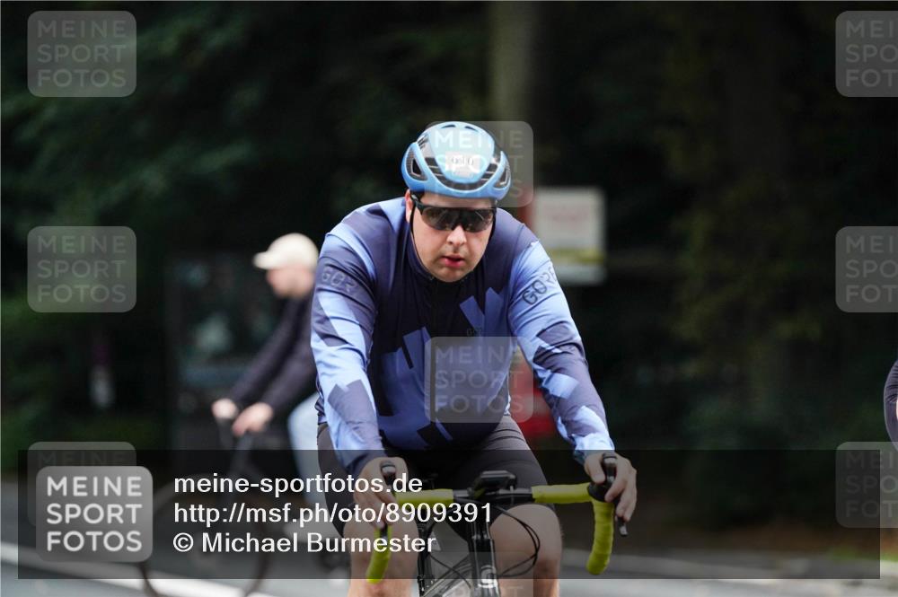 14.09.2025 - Stadtparktriathlon Michael Burmester http://msf.ph/oto/8909391 14.09.2025 10:05:44 Radfahren 610, 617 meine-sportfotos.de