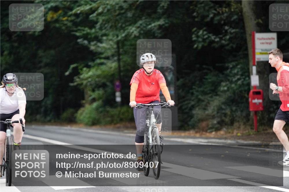 14.09.2025 - Stadtparktriathlon Michael Burmester http://msf.ph/oto/8909407 14.09.2025 10:06:38 Radfahren 535, 542 meine-sportfotos.de