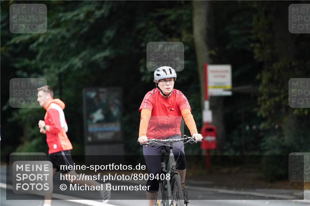 14.09.2025 - Stadtparktriathlon Michael Burmester http://msf.ph/oto/8909408 14.09.2025 10:06:39 Radfahren 535, 542 meine-sportfotos.de