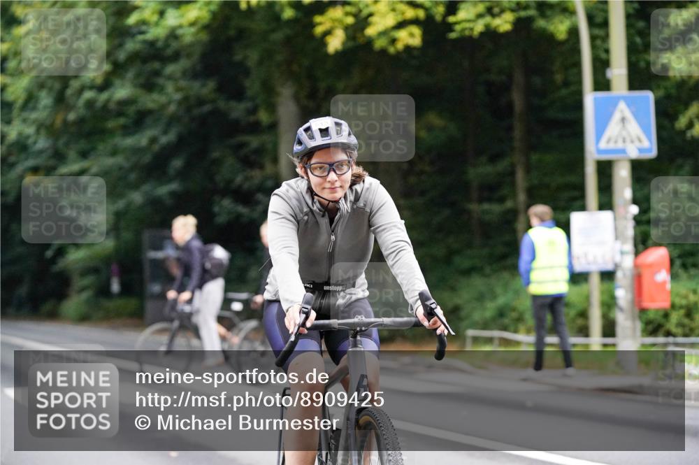 14.09.2025 - Stadtparktriathlon Michael Burmester http://msf.ph/oto/8909425 14.09.2025 10:07:15 Radfahren 513, 584, 604 meine-sportfotos.de