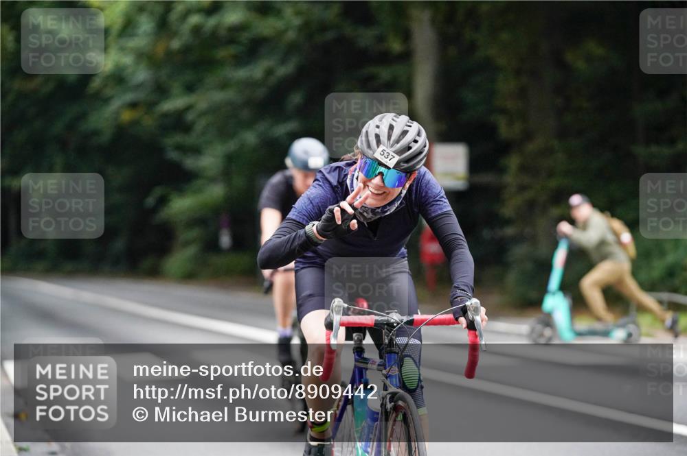 14.09.2025 - Stadtparktriathlon Michael Burmester http://msf.ph/oto/8909442 14.09.2025 10:07:34 Radfahren 524, 537, 545, 548 meine-sportfotos.de