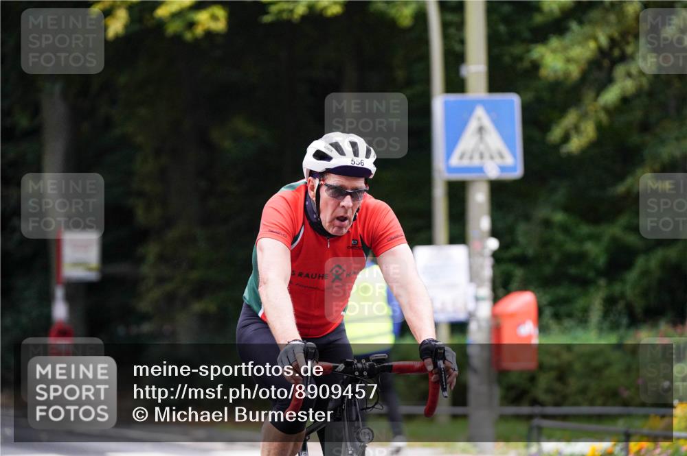 14.09.2025 - Stadtparktriathlon Michael Burmester http://msf.ph/oto/8909457 14.09.2025 10:08:04 Radfahren 556, 575, 580, 591 meine-sportfotos.de