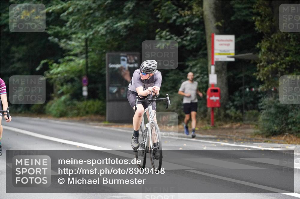 14.09.2025 - Stadtparktriathlon Michael Burmester http://msf.ph/oto/8909458 14.09.2025 10:08:11 Radfahren 575, 591 meine-sportfotos.de