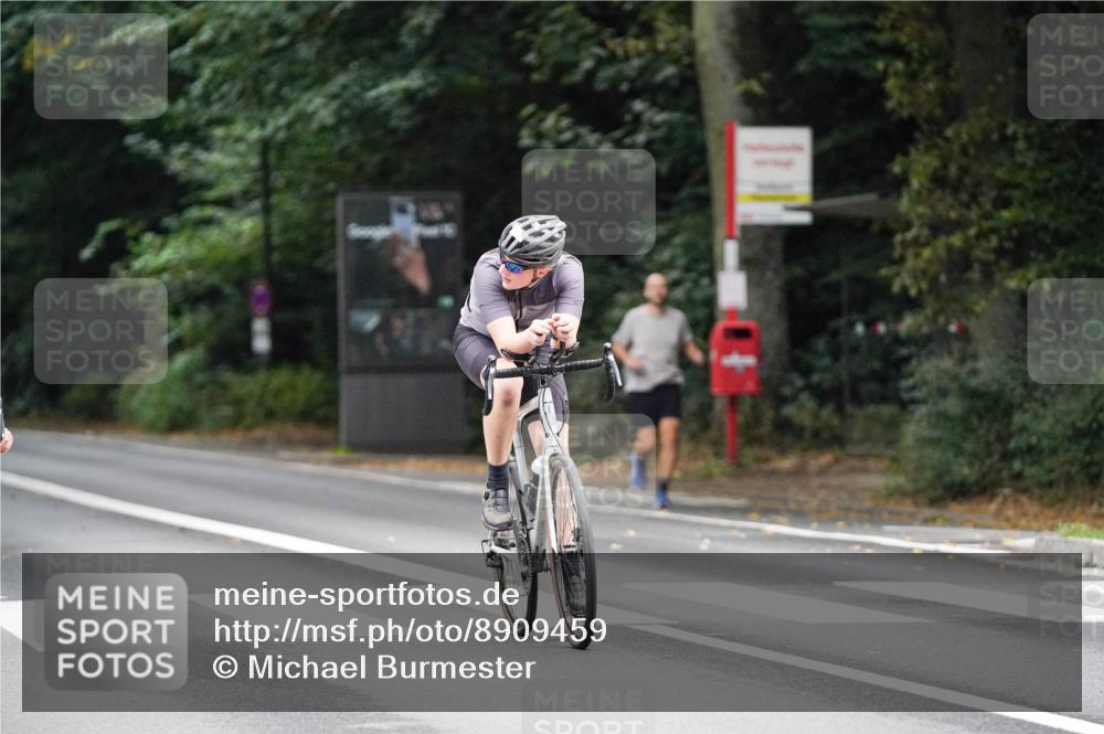 14.09.2025 - Stadtparktriathlon Michael Burmester http://msf.ph/oto/8909459 14.09.2025 10:08:11 Radfahren 575, 591 meine-sportfotos.de