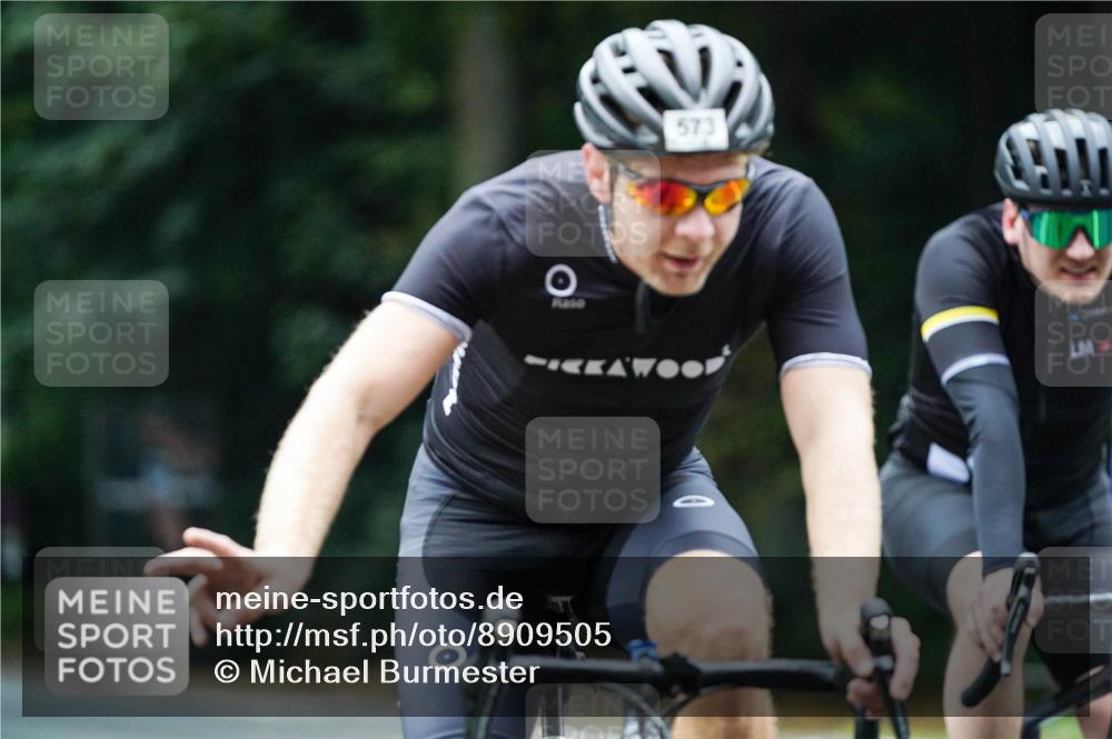 14.09.2025 - Stadtparktriathlon Michael Burmester http://msf.ph/oto/8909505 14.09.2025 10:09:29 Radfahren 555, 573, 599, 606 meine-sportfotos.de