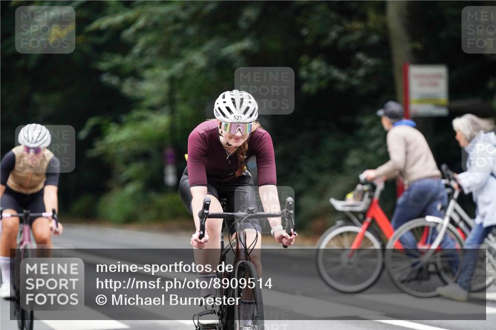 14.09.2025 - Stadtparktriathlon Michael Burmester http://msf.ph/oto/8909514 14.09.2025 10:09:39 Radfahren 512, 525, 551, 583, 599, 660 meine-sportfotos.de