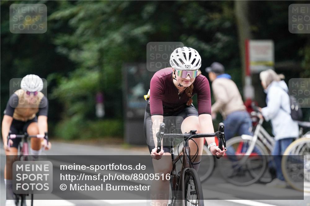 14.09.2025 - Stadtparktriathlon Michael Burmester http://msf.ph/oto/8909516 14.09.2025 10:09:40 Radfahren 512, 525, 551, 583, 599, 660 meine-sportfotos.de