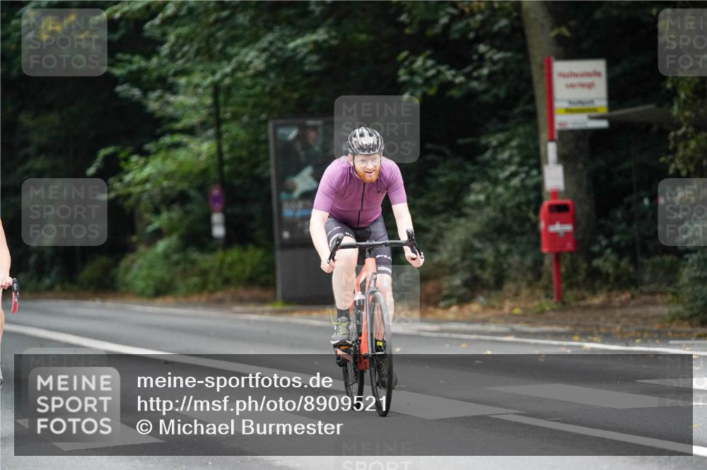 14.09.2025 - Stadtparktriathlon Michael Burmester http://msf.ph/oto/8909521 14.09.2025 10:09:51 Radfahren 523, 581, 609, 615 meine-sportfotos.de