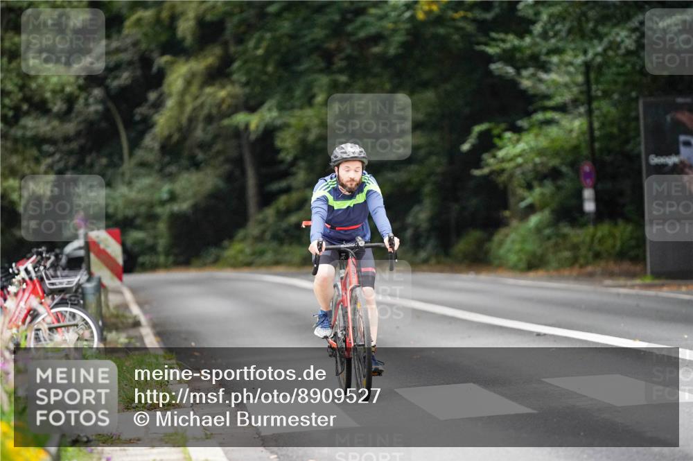 14.09.2025 - Stadtparktriathlon Michael Burmester http://msf.ph/oto/8909527 14.09.2025 10:09:56 Radfahren 523, 581, 609, 615 meine-sportfotos.de