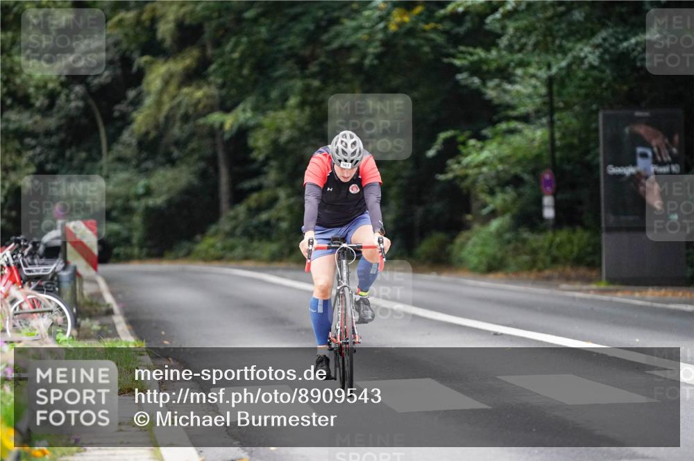 14.09.2025 - Stadtparktriathlon Michael Burmester http://msf.ph/oto/8909543 14.09.2025 10:10:25 Radfahren 561, 577, 594 meine-sportfotos.de
