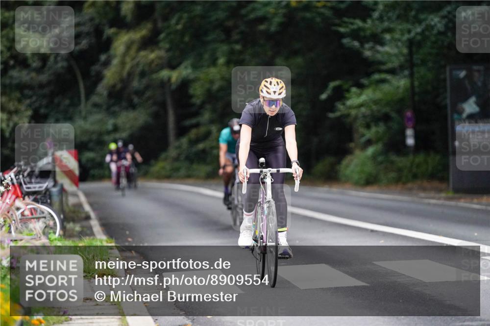 14.09.2025 - Stadtparktriathlon Michael Burmester http://msf.ph/oto/8909554 14.09.2025 10:11:03 Radfahren 530, 574 meine-sportfotos.de