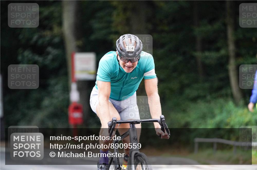 14.09.2025 - Stadtparktriathlon Michael Burmester http://msf.ph/oto/8909559 14.09.2025 10:11:06 Radfahren 530, 574 meine-sportfotos.de