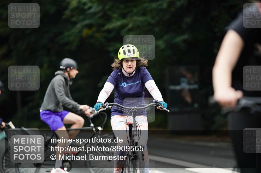 14.09.2025 - Stadtparktriathlon Michael Burmester http://msf.ph/oto/8909565 14.09.2025 10:11:20 Radfahren 528, 533, 568 meine-sportfotos.de