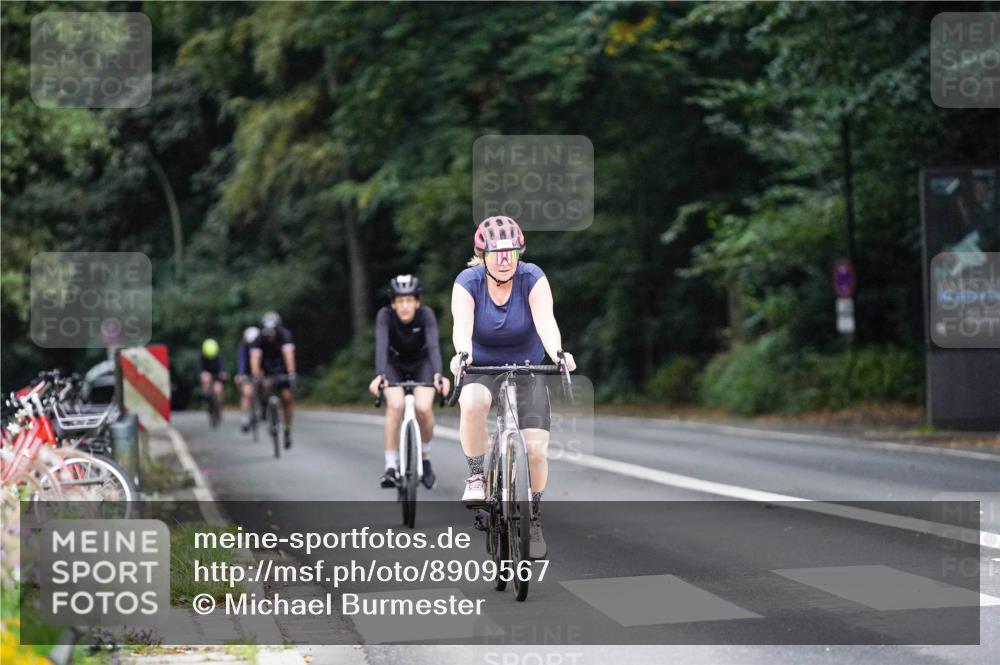 14.09.2025 - Stadtparktriathlon Michael Burmester http://msf.ph/oto/8909567 14.09.2025 10:11:27 Radfahren 565, 568, 589, 596 meine-sportfotos.de