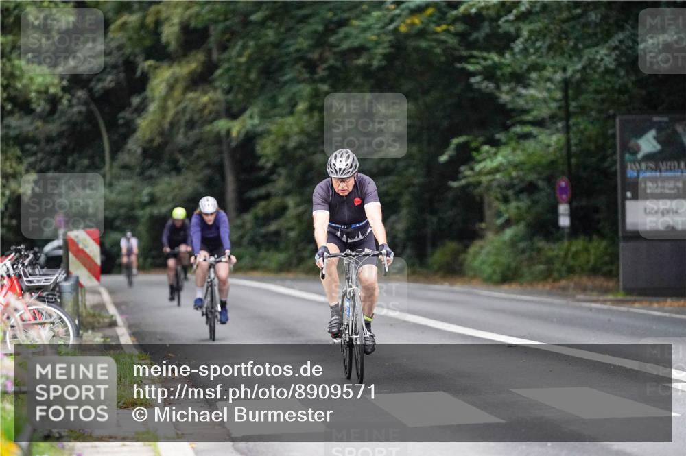 14.09.2025 - Stadtparktriathlon Michael Burmester http://msf.ph/oto/8909571 14.09.2025 10:11:32 Radfahren 532, 534, 565, 589, 596 meine-sportfotos.de