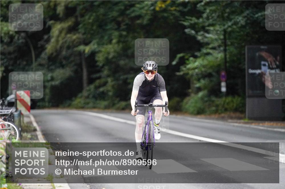 14.09.2025 - Stadtparktriathlon Michael Burmester http://msf.ph/oto/8909596 14.09.2025 10:12:17 Radfahren 617 meine-sportfotos.de