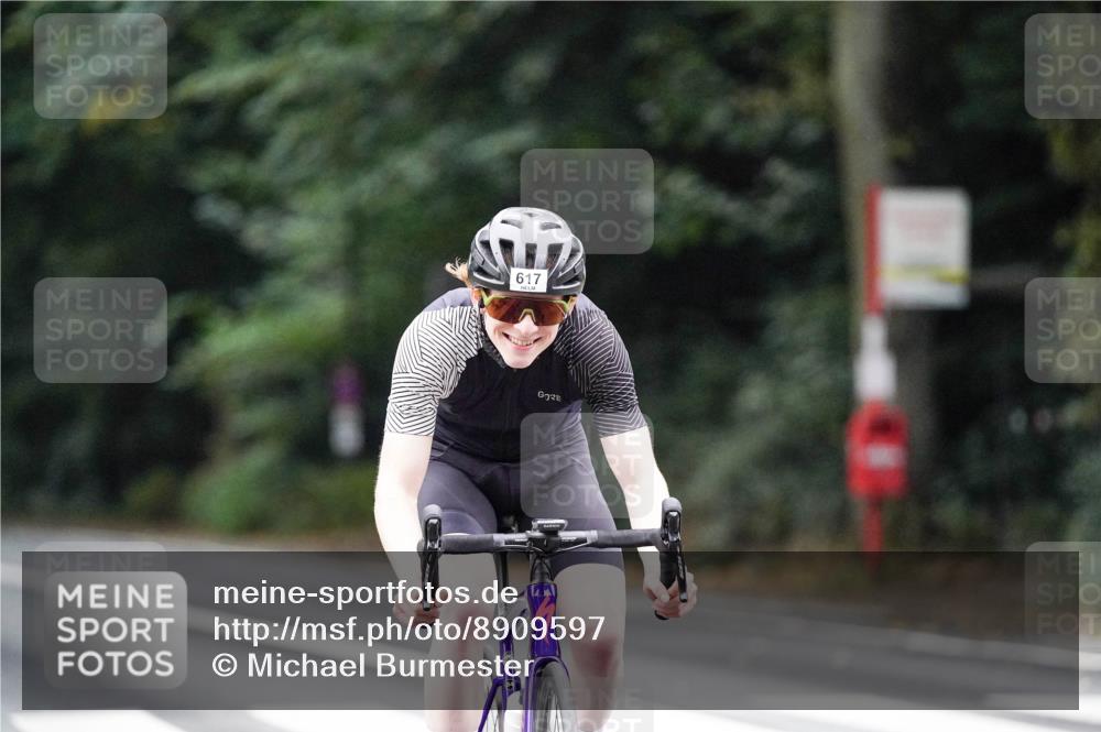 14.09.2025 - Stadtparktriathlon Michael Burmester http://msf.ph/oto/8909597 14.09.2025 10:12:18 Radfahren 617 meine-sportfotos.de
