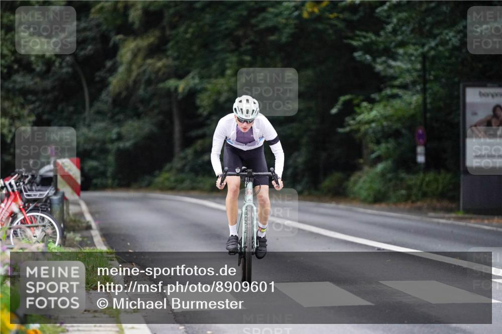 14.09.2025 - Stadtparktriathlon Michael Burmester http://msf.ph/oto/8909601 14.09.2025 10:12:31 Radfahren 563 meine-sportfotos.de