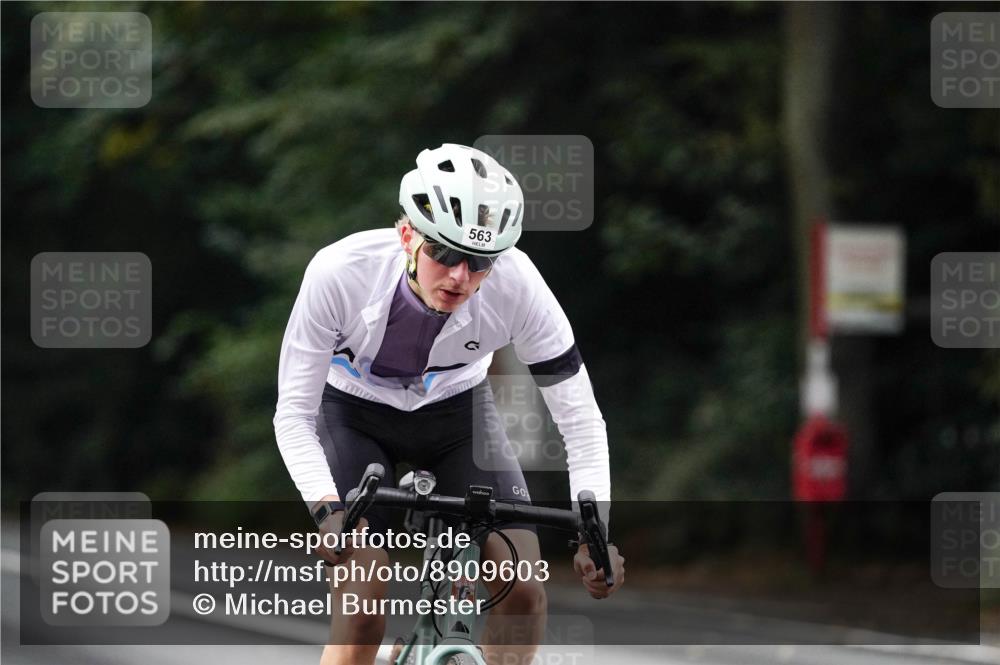 14.09.2025 - Stadtparktriathlon Michael Burmester http://msf.ph/oto/8909603 14.09.2025 10:12:33 Radfahren 563 meine-sportfotos.de
