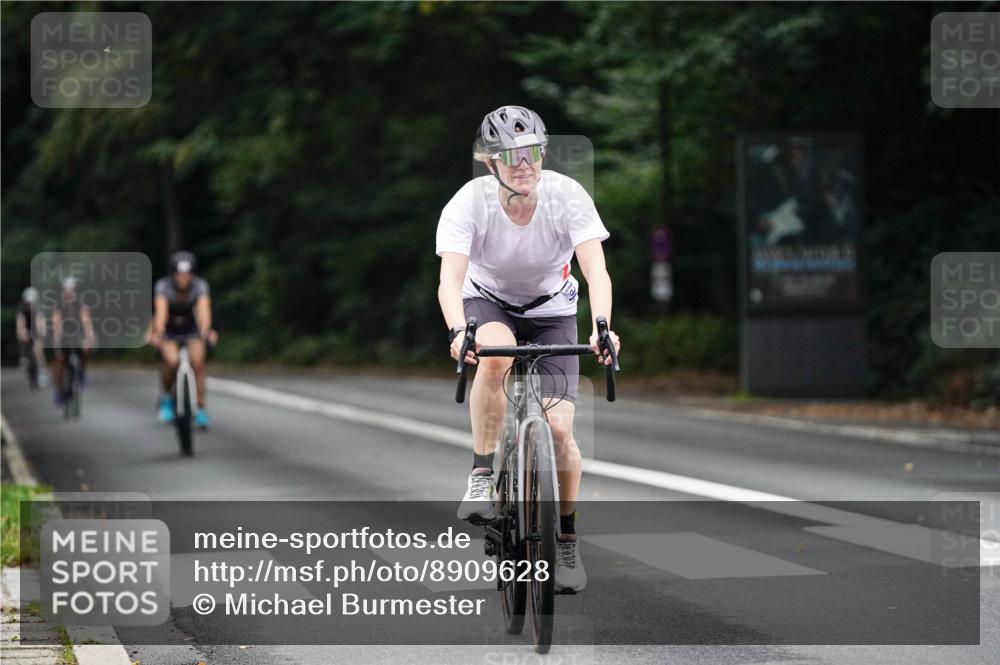 14.09.2025 - Stadtparktriathlon Michael Burmester http://msf.ph/oto/8909628 14.09.2025 10:13:23 Radfahren 521, 522, 527, 546, 562, 586 meine-sportfotos.de