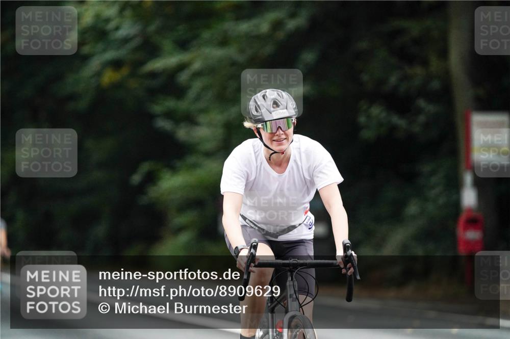 14.09.2025 - Stadtparktriathlon Michael Burmester http://msf.ph/oto/8909629 14.09.2025 10:13:23 Radfahren 521, 522, 527, 546, 562, 586 meine-sportfotos.de