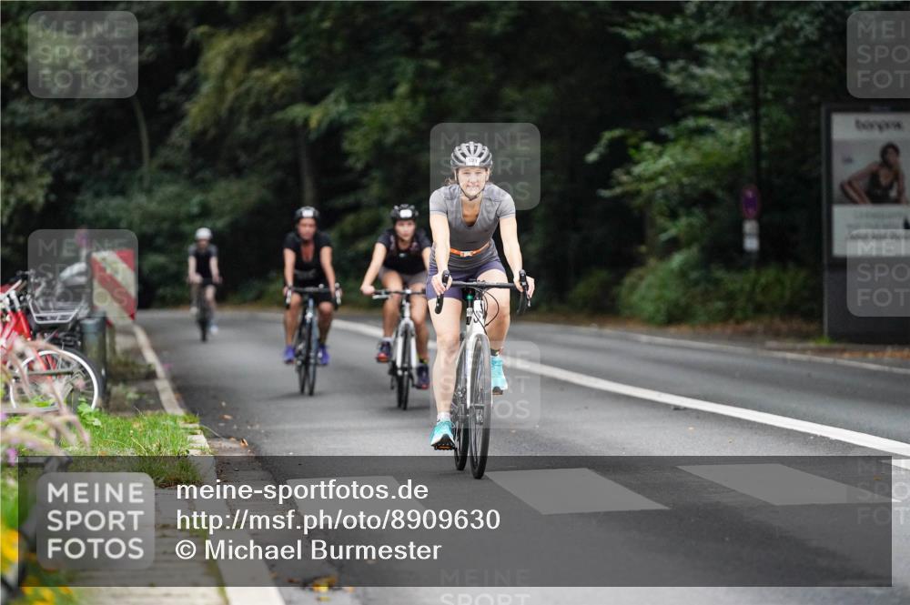 14.09.2025 - Stadtparktriathlon Michael Burmester http://msf.ph/oto/8909630 14.09.2025 10:13:25 Radfahren 521, 522, 527, 546, 562, 586 meine-sportfotos.de