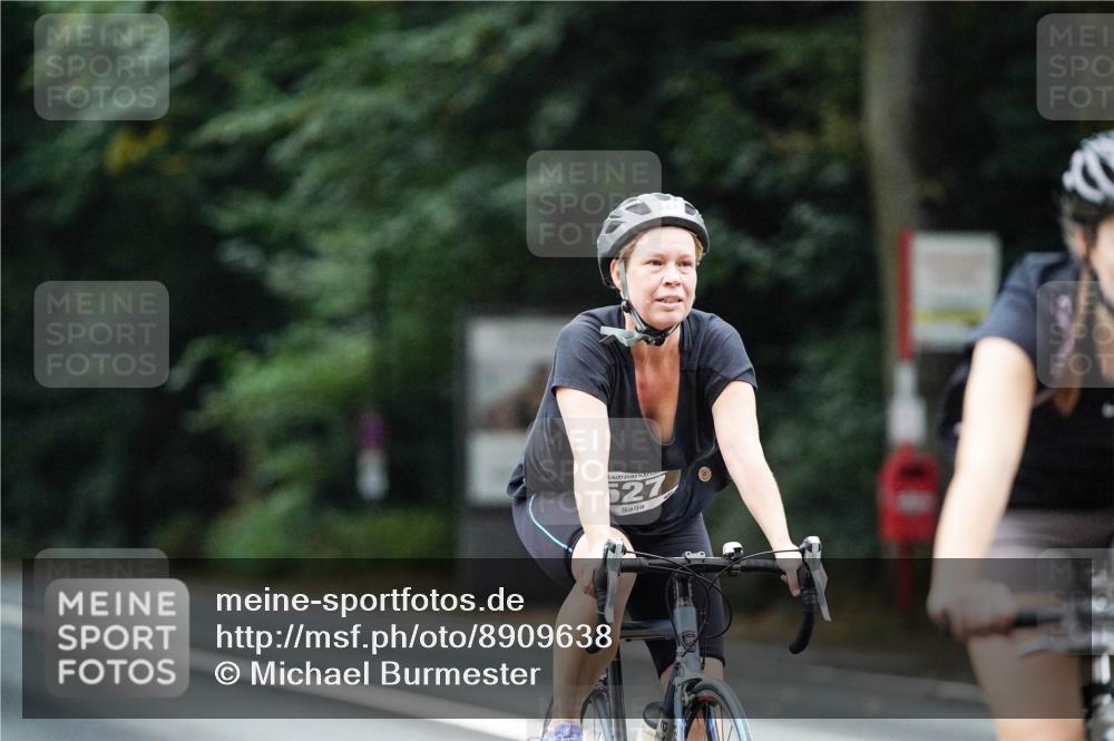 14.09.2025 - Stadtparktriathlon Michael Burmester http://msf.ph/oto/8909638 14.09.2025 10:13:30 Radfahren 521, 526, 527, 546 meine-sportfotos.de