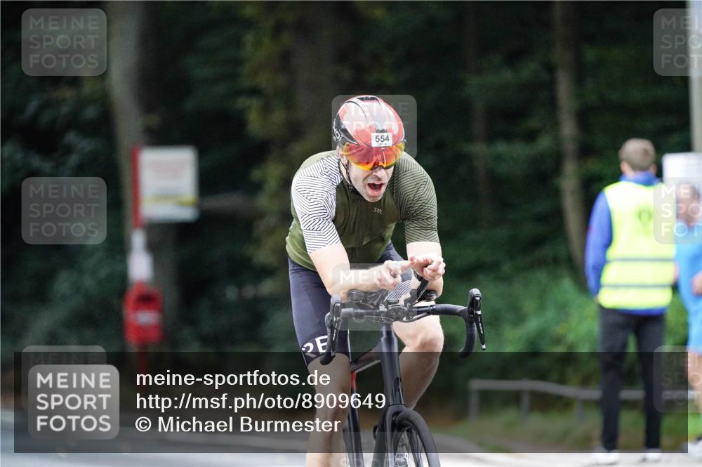 14.09.2025 - Stadtparktriathlon Michael Burmester http://msf.ph/oto/8909649 14.09.2025 10:14:13 Radfahren 554, 557, 570 meine-sportfotos.de