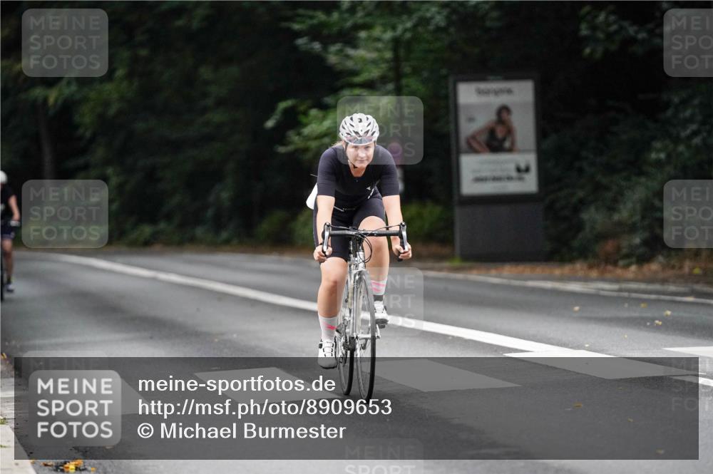 14.09.2025 - Stadtparktriathlon Michael Burmester http://msf.ph/oto/8909653 14.09.2025 10:14:21 Radfahren 511, 524, 557, 570 meine-sportfotos.de