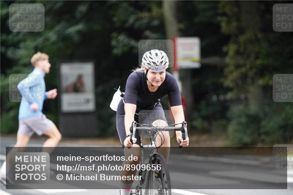 14.09.2025 - Stadtparktriathlon Michael Burmester http://msf.ph/oto/8909656 14.09.2025 10:14:22 Radfahren 511, 524, 557, 570 meine-sportfotos.de