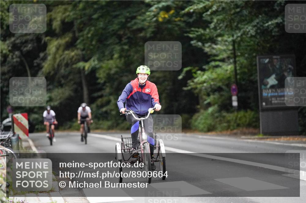 14.09.2025 - Stadtparktriathlon Michael Burmester http://msf.ph/oto/8909664 14.09.2025 10:14:47 Radfahren 582, 584 meine-sportfotos.de