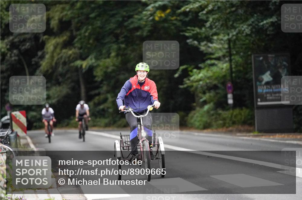14.09.2025 - Stadtparktriathlon Michael Burmester http://msf.ph/oto/8909665 14.09.2025 10:14:47 Radfahren 582, 584 meine-sportfotos.de