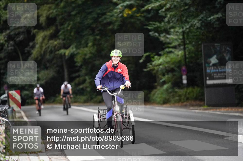 14.09.2025 - Stadtparktriathlon Michael Burmester http://msf.ph/oto/8909666 14.09.2025 10:14:47 Radfahren 582, 584 meine-sportfotos.de