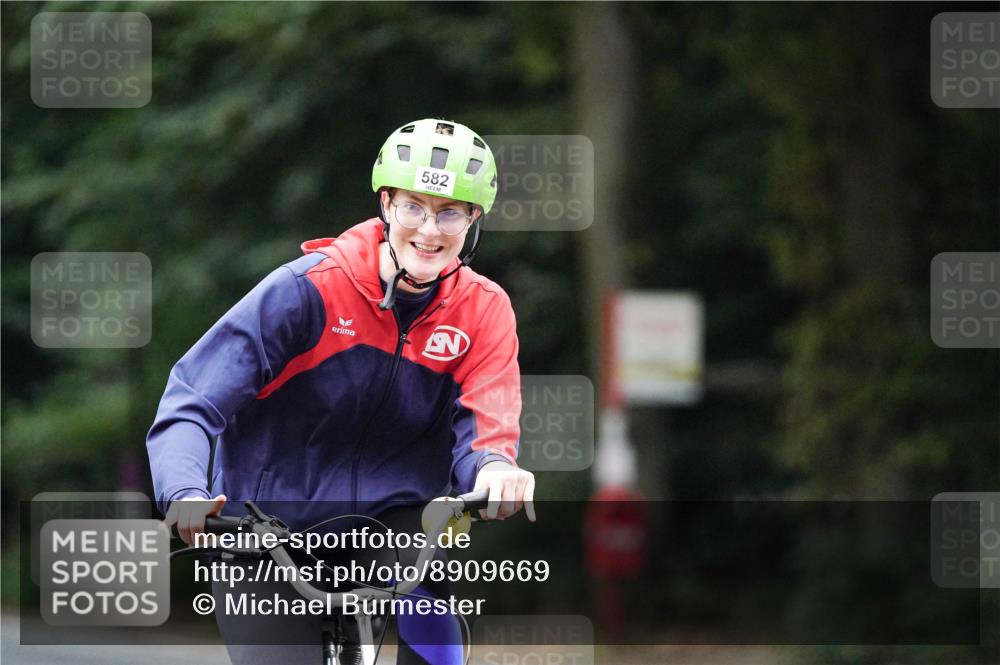 14.09.2025 - Stadtparktriathlon Michael Burmester http://msf.ph/oto/8909669 14.09.2025 10:14:50 Radfahren 536, 582, 584 meine-sportfotos.de