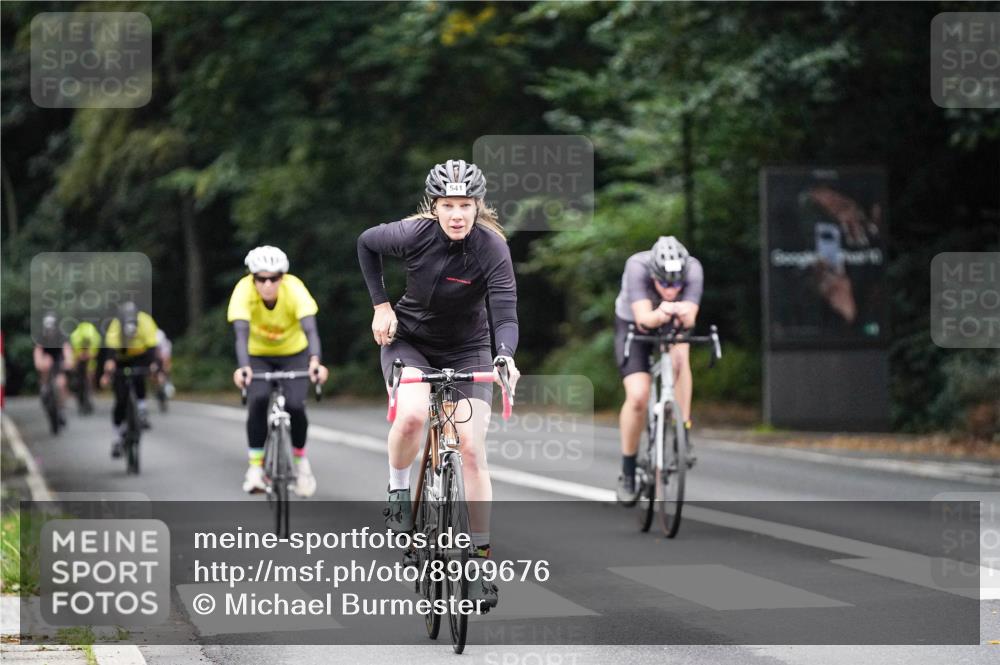 14.09.2025 - Stadtparktriathlon Michael Burmester http://msf.ph/oto/8909676 14.09.2025 10:15:05 Radfahren 541, 575, 593, 597, 604, 605, 717 meine-sportfotos.de