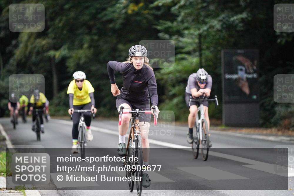 14.09.2025 - Stadtparktriathlon Michael Burmester http://msf.ph/oto/8909677 14.09.2025 10:15:05 Radfahren 541, 575, 593, 597, 604, 605, 717 meine-sportfotos.de