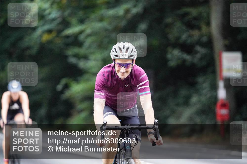 14.09.2025 - Stadtparktriathlon Michael Burmester http://msf.ph/oto/8909693 14.09.2025 10:15:33 Radfahren 519, 556, 591, 706 meine-sportfotos.de