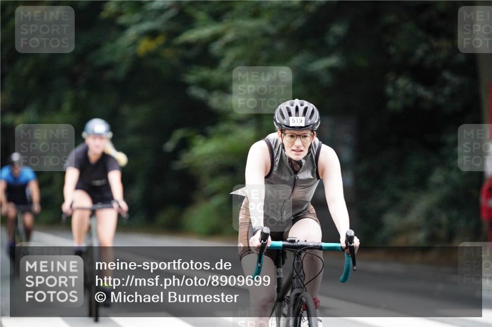 14.09.2025 - Stadtparktriathlon Michael Burmester http://msf.ph/oto/8909699 14.09.2025 10:15:41 Radfahren 519, 545, 608 meine-sportfotos.de