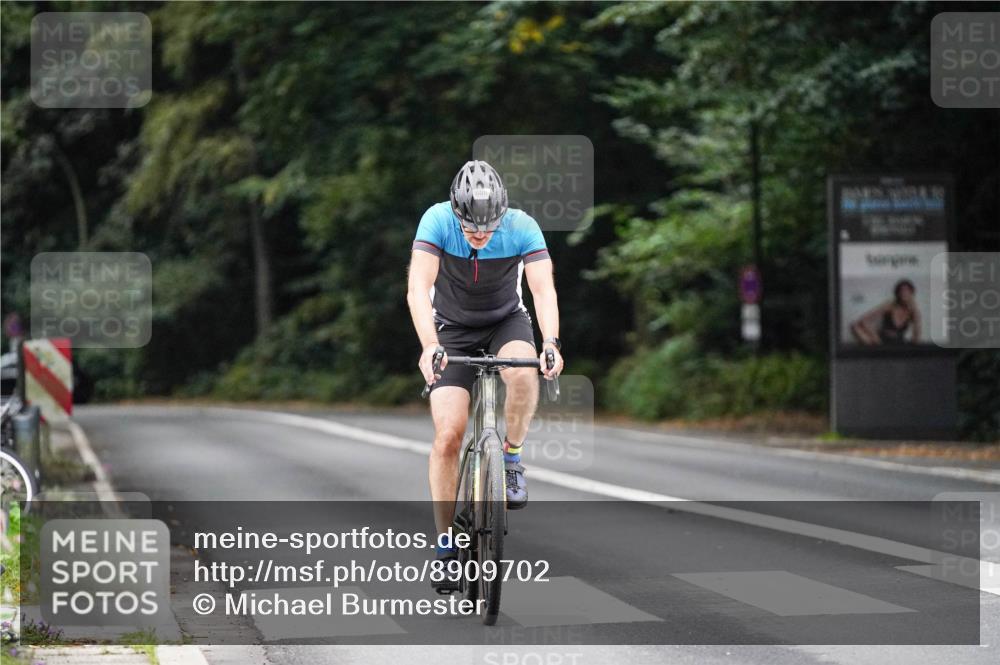 14.09.2025 - Stadtparktriathlon Michael Burmester http://msf.ph/oto/8909702 14.09.2025 10:15:43 Radfahren 519, 545, 608 meine-sportfotos.de
