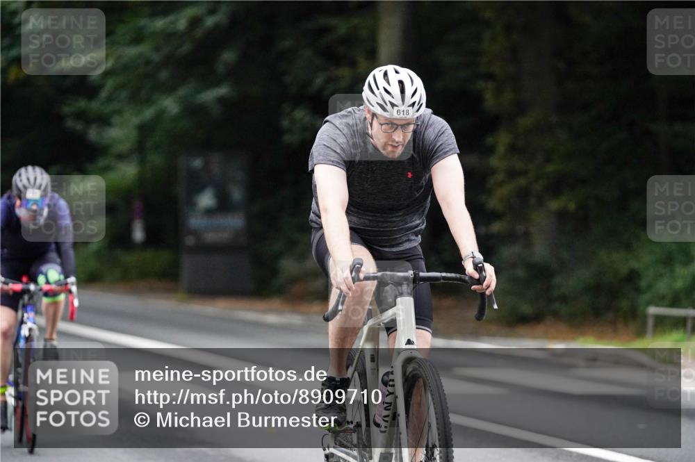 14.09.2025 - Stadtparktriathlon Michael Burmester http://msf.ph/oto/8909710 14.09.2025 10:16:07 Radfahren 537, 607, 618, 624, 681 meine-sportfotos.de
