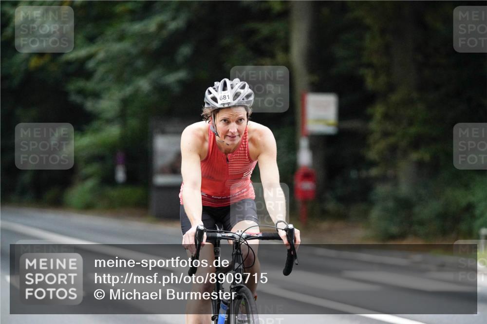 14.09.2025 - Stadtparktriathlon Michael Burmester http://msf.ph/oto/8909715 14.09.2025 10:16:11 Radfahren 537, 542, 587, 618, 624, 642, 681 meine-sportfotos.de