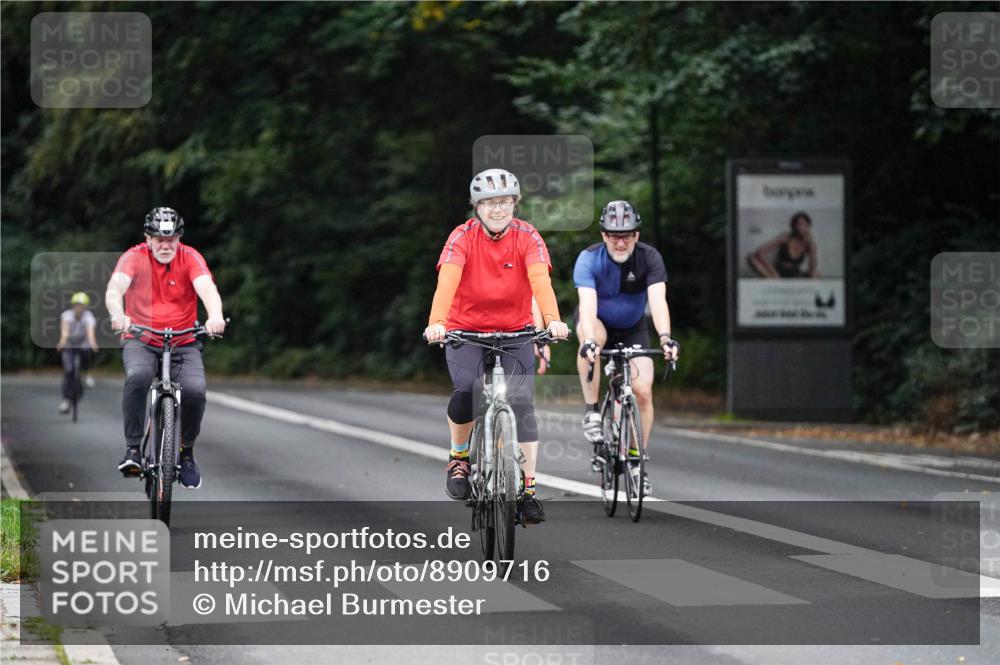 14.09.2025 - Stadtparktriathlon Michael Burmester http://msf.ph/oto/8909716 14.09.2025 10:16:17 Radfahren 542, 580, 587, 598, 642, 681 meine-sportfotos.de