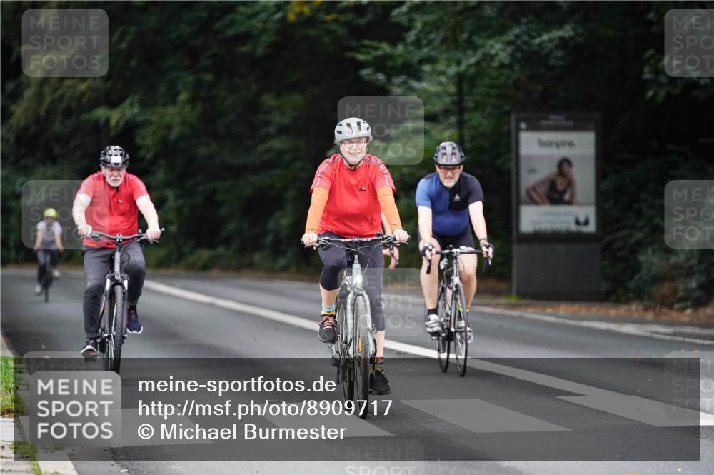 14.09.2025 - Stadtparktriathlon Michael Burmester http://msf.ph/oto/8909717 14.09.2025 10:16:17 Radfahren 542, 580, 587, 598, 642, 681 meine-sportfotos.de