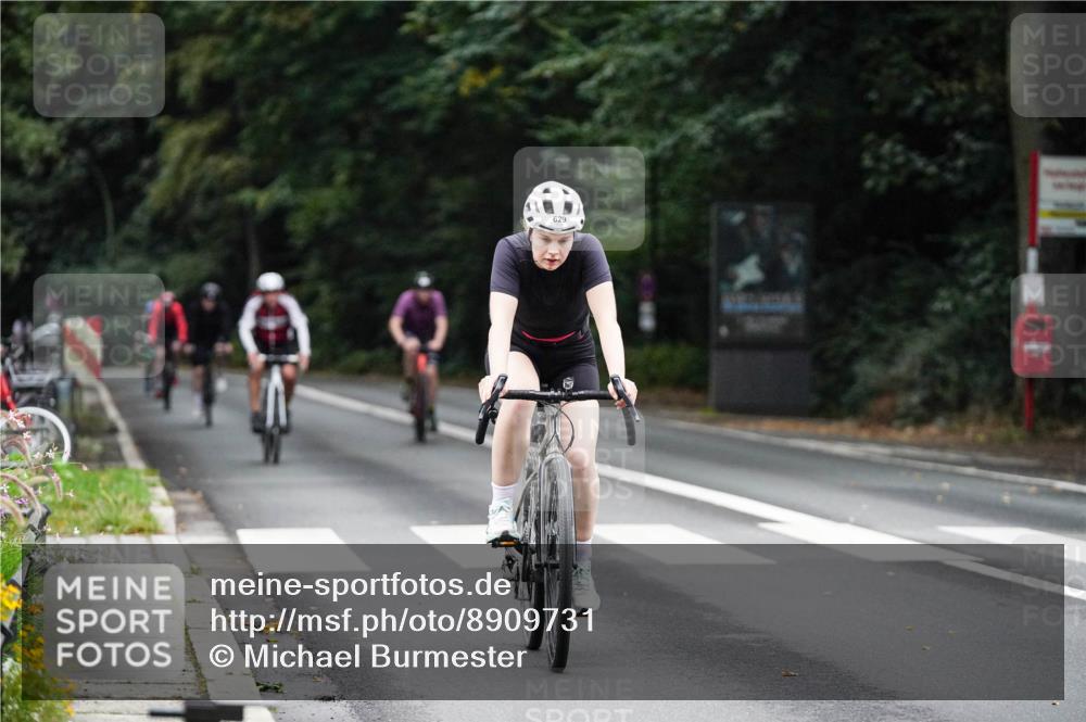 14.09.2025 - Stadtparktriathlon Michael Burmester http://msf.ph/oto/8909731 14.09.2025 10:16:36 Radfahren 513, 550, 585, 595, 614, 615, 629 meine-sportfotos.de