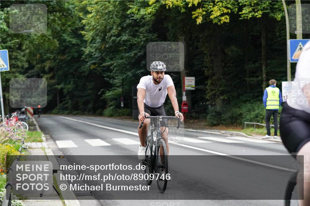 14.09.2025 - Stadtparktriathlon Michael Burmester http://msf.ph/oto/8909746 14.09.2025 10:16:56 Radfahren 535, 576, 594 meine-sportfotos.de