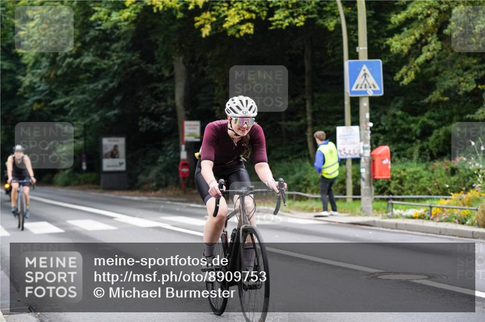 14.09.2025 - Stadtparktriathlon Michael Burmester http://msf.ph/oto/8909753 14.09.2025 10:17:10 Radfahren 525, 551, 630, 660 meine-sportfotos.de
