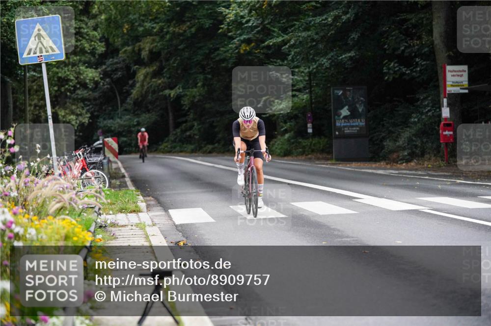 14.09.2025 - Stadtparktriathlon Michael Burmester http://msf.ph/oto/8909757 14.09.2025 10:17:16 Radfahren 630, 660 meine-sportfotos.de