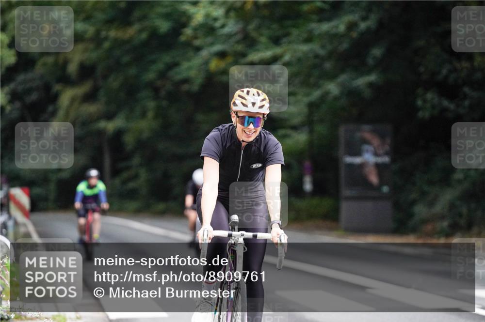 14.09.2025 - Stadtparktriathlon Michael Burmester http://msf.ph/oto/8909761 14.09.2025 10:19:13 Radfahren 530, 581, 651, 665, 693, 695 meine-sportfotos.de